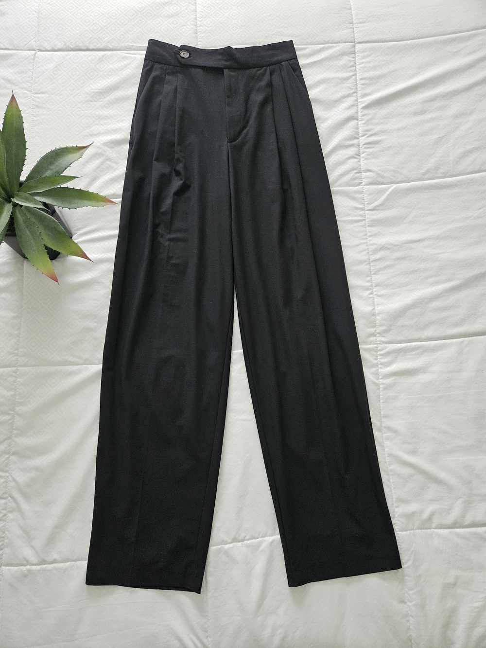 Zara Black Wide-Leg Pleated Trousers
